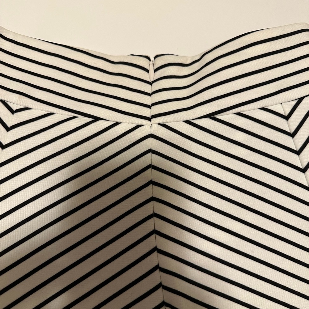 Pixley A line Black and a white Chevron Skirt, Size M - Picture 3 of 6